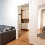 Comfy Spacious In Kamppi 아파트